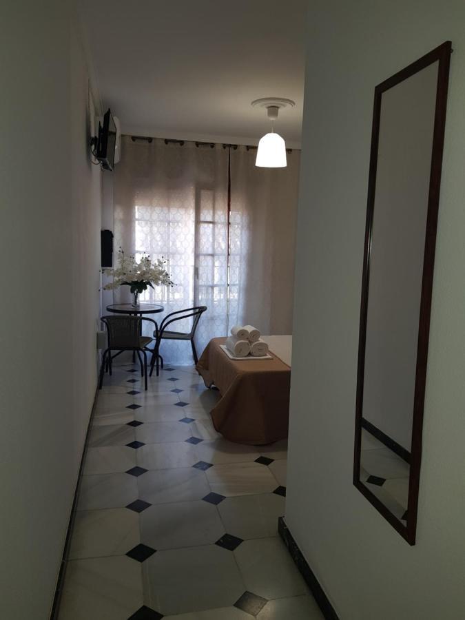 Pension Yna Holiday Malaga Bagian luar foto