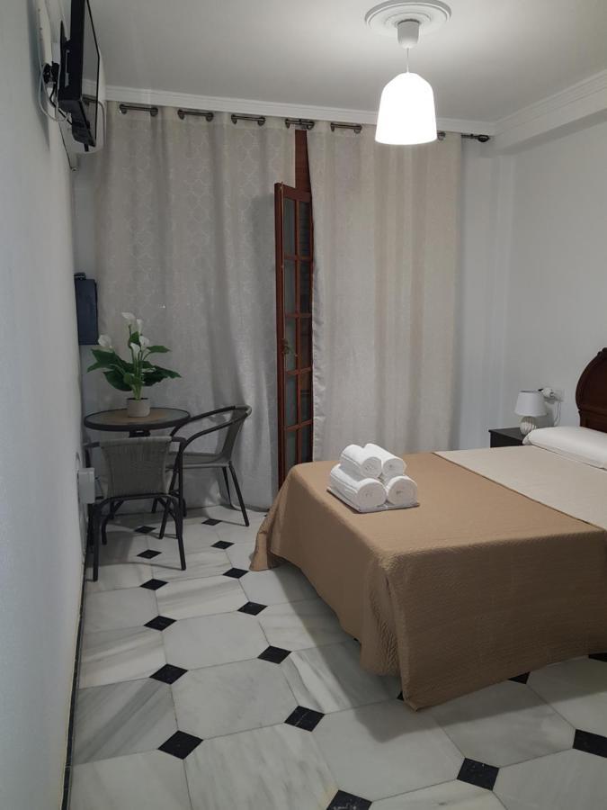 Pension Yna Holiday Malaga Bagian luar foto