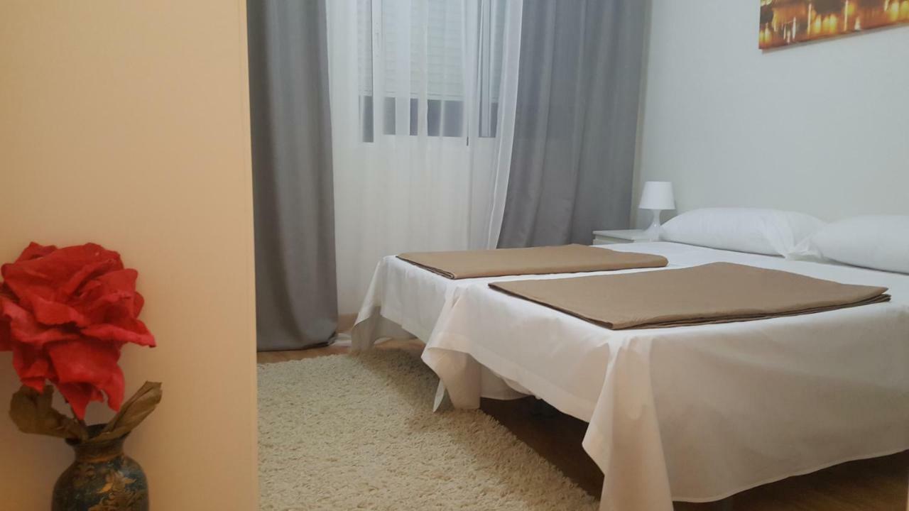 Pension Yna Holiday Malaga Bagian luar foto
