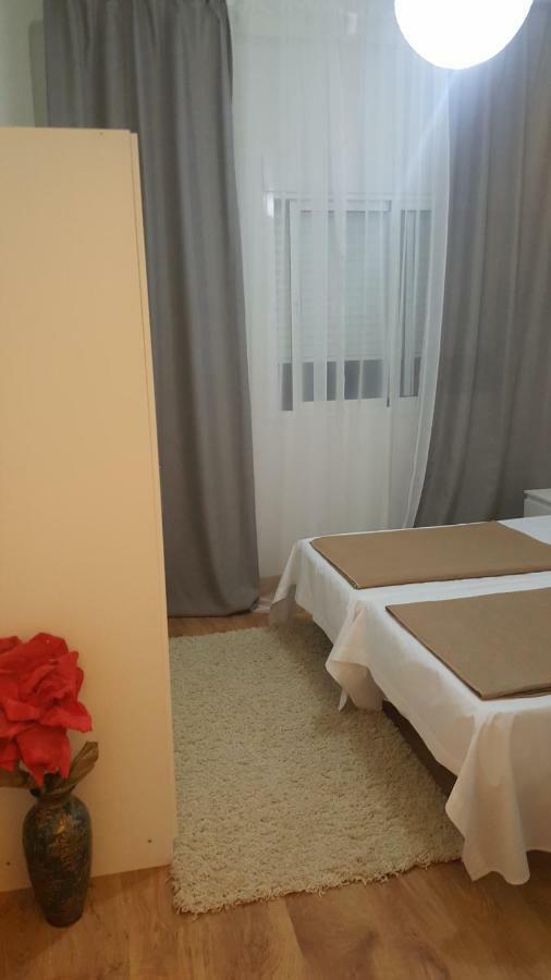 Pension Yna Holiday Malaga Bagian luar foto