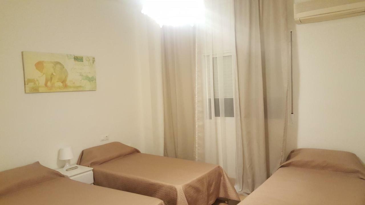Pension Yna Holiday Malaga Bagian luar foto