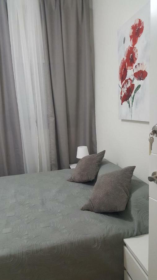 Pension Yna Holiday Malaga Bagian luar foto