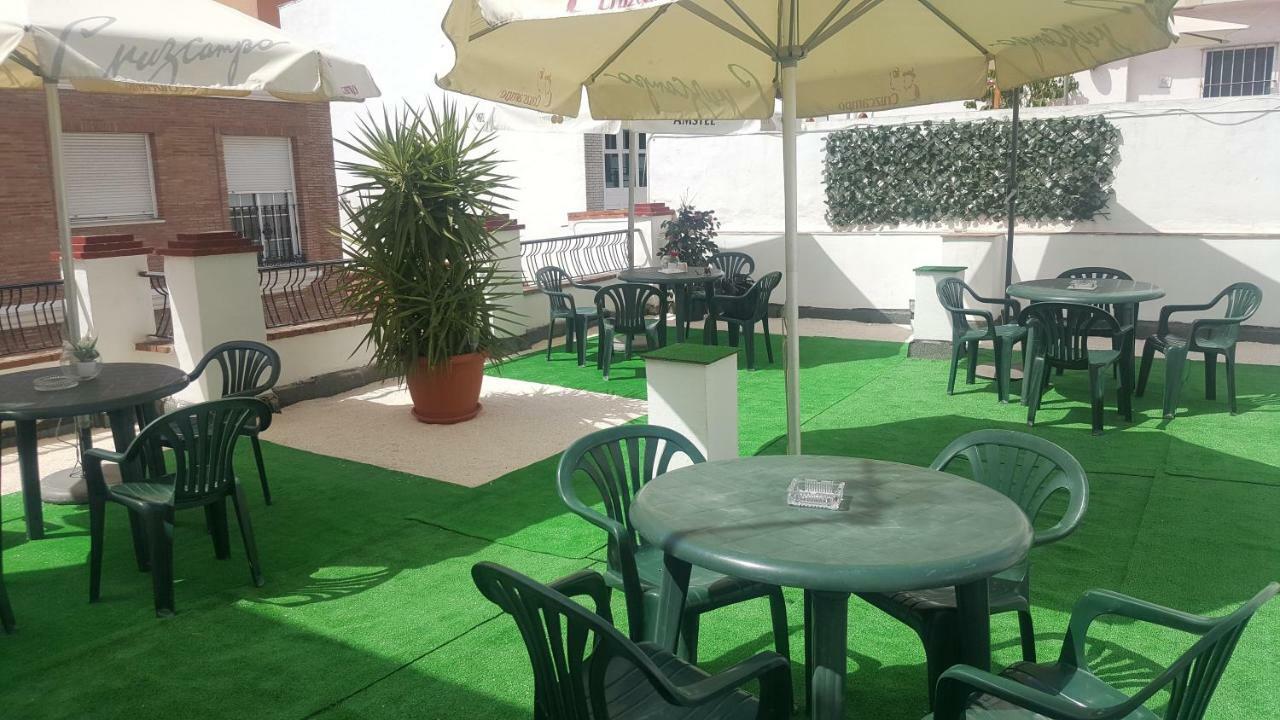 Pension Yna Holiday Malaga Bagian luar foto